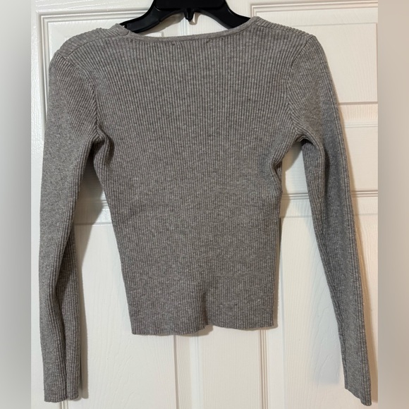 Gray Ribbed Sweater - Picture 2 of 3